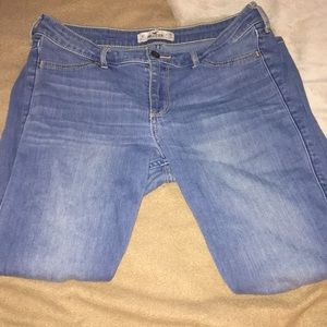 Light wash hollister skinny jeans